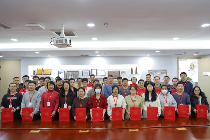 新春启泰，马踏祥云，智邦国际祝您春节快乐！