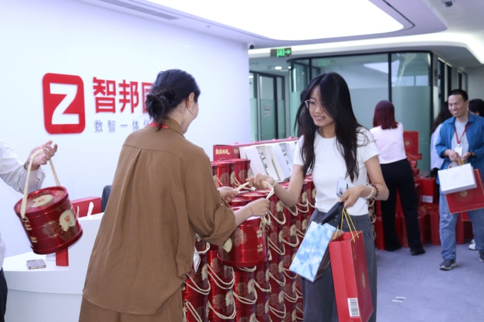 月华满庭,家圆福至!智邦国际祝您中秋节快乐! 月华满庭,家圆福至!智邦国际祝您中秋节快乐!